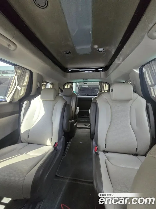 Kia Carnival Generation 4 — Фото автомобиля 8