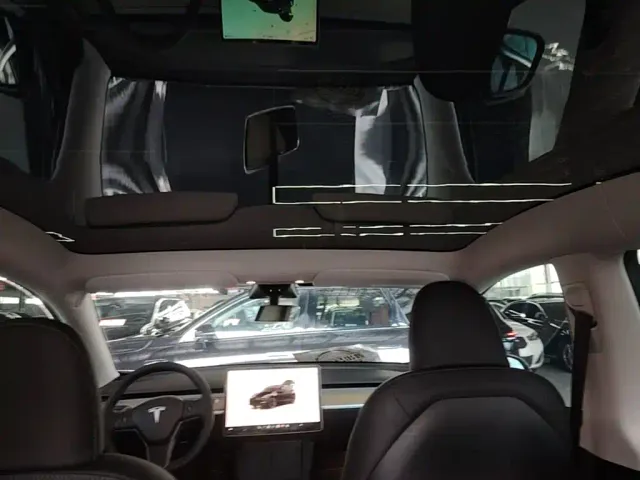 Tesla Model Y — Фото автомобиля 16