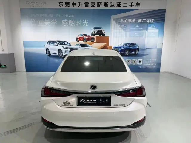 Lexus ES — Фото автомобиля 13