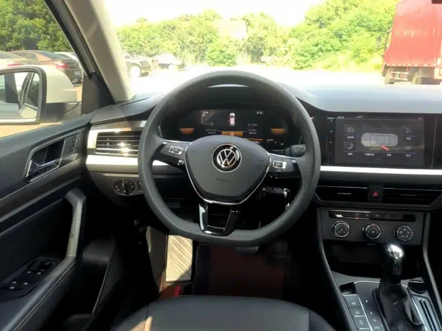 Volkswagen Lavida — Фото автомобиля 10