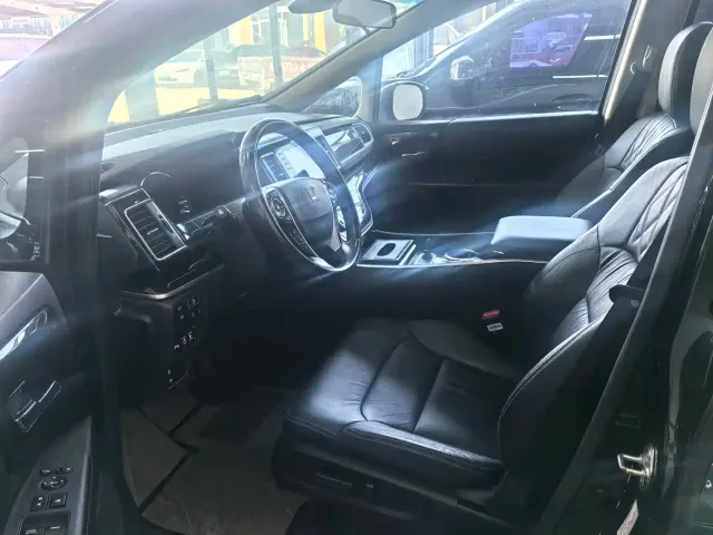 Honda Elysion — Фото автомобиля 6