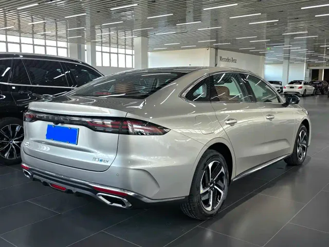 Geely Emgrand — Фото автомобиля 3