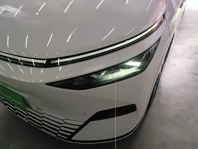 Xpeng X9 — Фото автомобиля 23