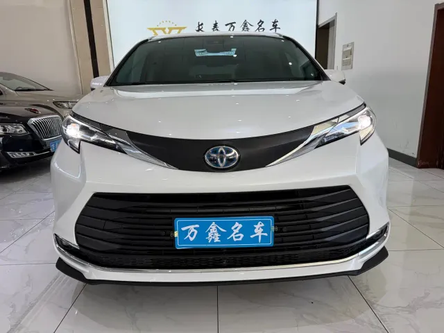 Toyota Sienna — Фото автомобиля 2