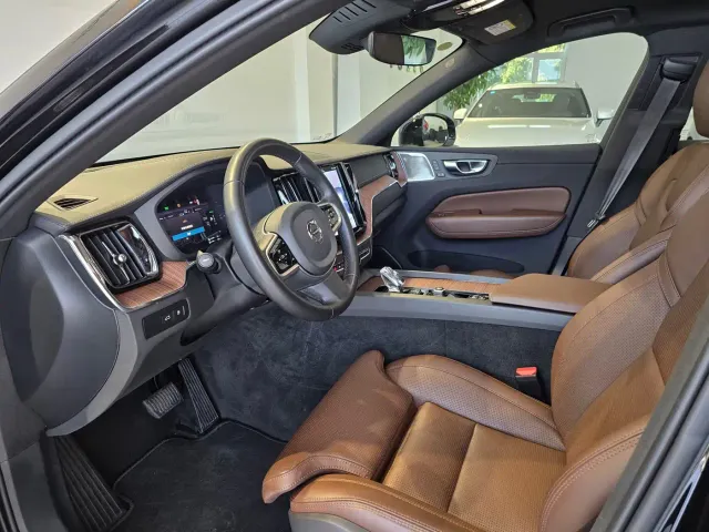 Volvo XC60 — Фото автомобиля 9