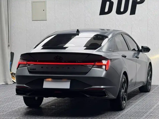 Hyundai Elantra 2022 1.5L CVT 20th Anniversary Edition — Фото автомобиля 14