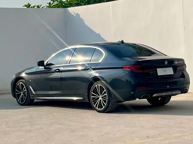 BMW 5 Series — Фото автомобиля 3