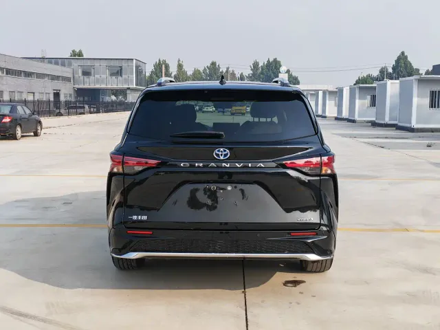 Toyota Granvia — Фото автомобиля 4