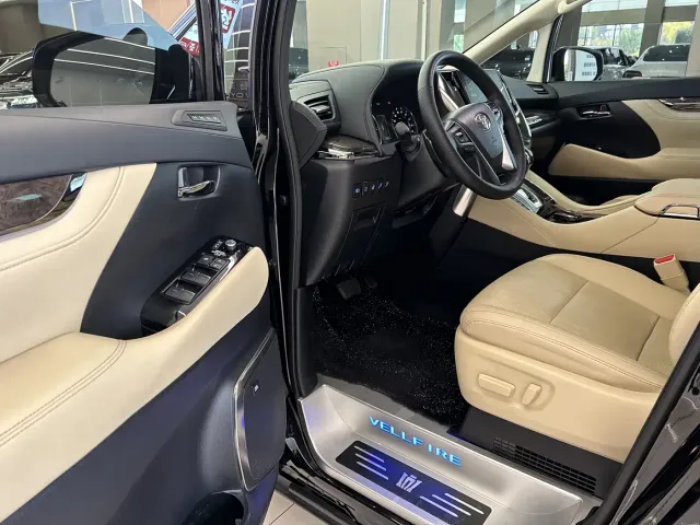 Toyota Vellfire — Фото автомобиля 8