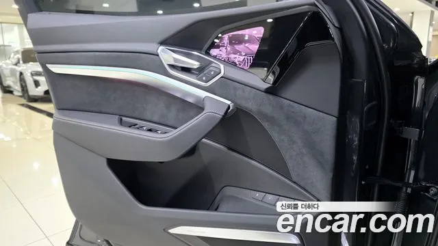 Audi e-tron — Фото автомобиля 17