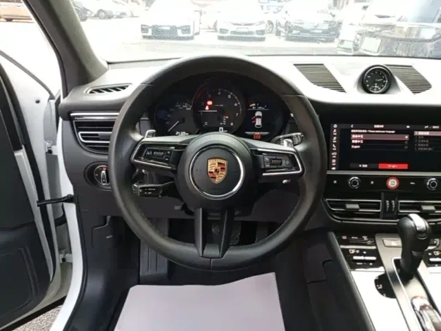 Porsche Macan — Фото автомобиля 10