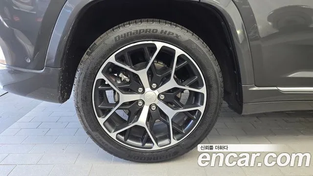 Jeep Cherokee — Фото автомобиля 5