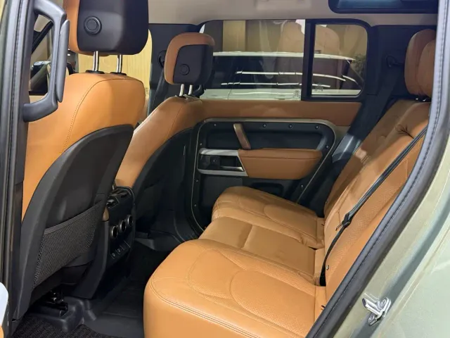 Land Rover Defender — Фото автомобиля 6
