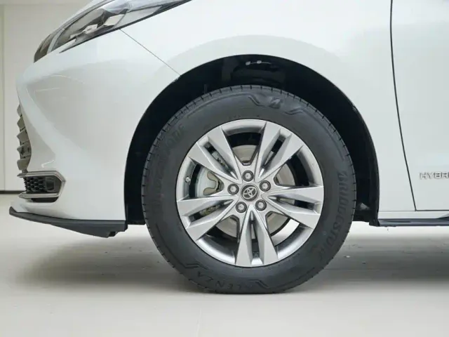 Toyota Sienna — Фото автомобиля 15