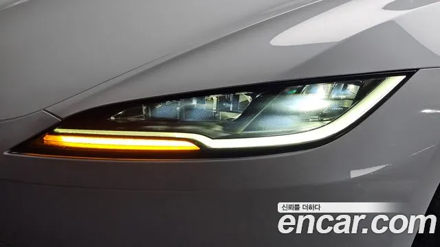 Tesla Model 3 — Фото автомобиля 22