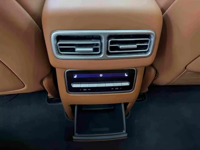 Li Auto L7 — Фото автомобиля 16