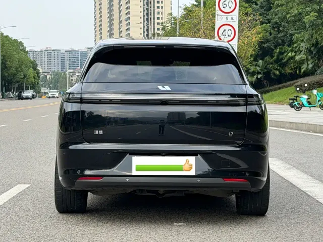 Li Auto L7 — Фото автомобиля 11