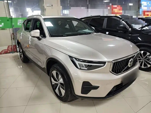Volvo XC40 — Фото автомобиля 3