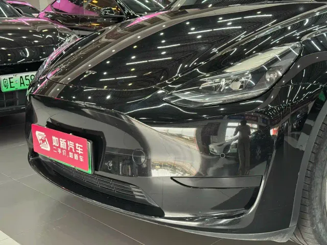 Tesla Model Y — Фото автомобиля 3