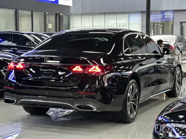 Mercedes-Benz E-Class — Фото автомобиля 11