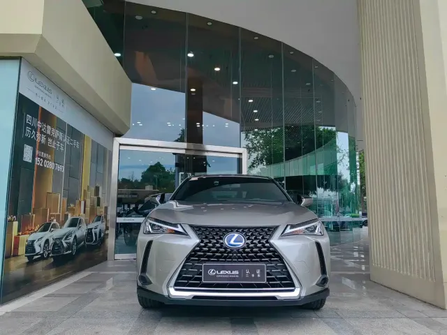 Фотография автомобиля — Lexus UX