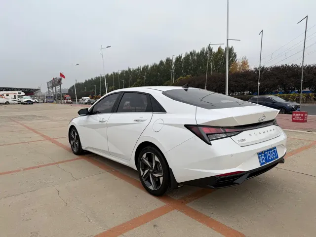 Hyundai Elantra — Фото автомобиля 6