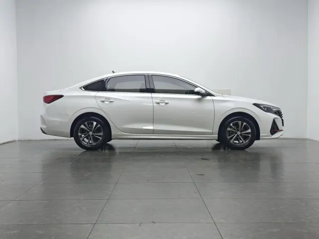 Changan Eado — Фото автомобиля 10