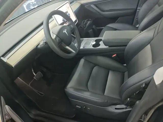 Tesla Model Y — Фото автомобиля 10