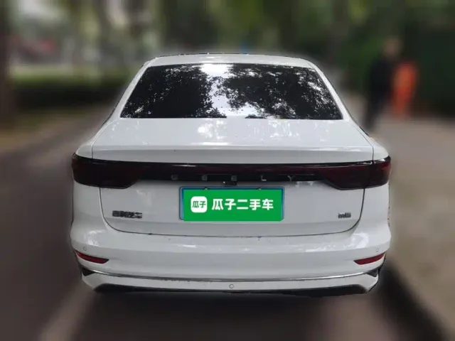 Geely Emgrand — Фото автомобиля 3