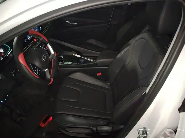 Hyundai Elantra — Фото автомобиля 14