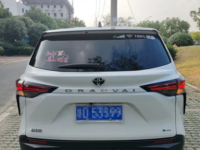 Toyota Granvia — Фото автомобиля 3