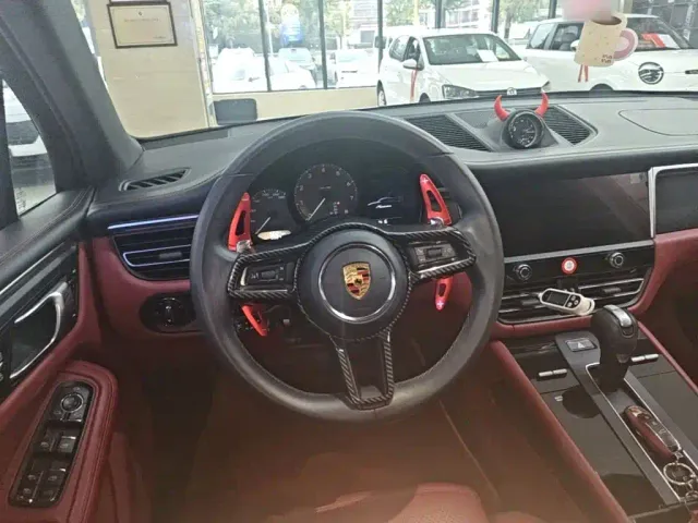 Porsche Macan — Фото автомобиля 10