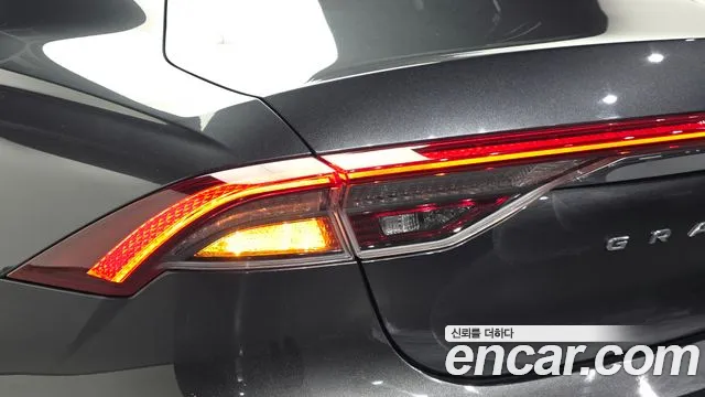Hyundai Grandeur Grandeur (New) Hybrid — Фото автомобиля 23