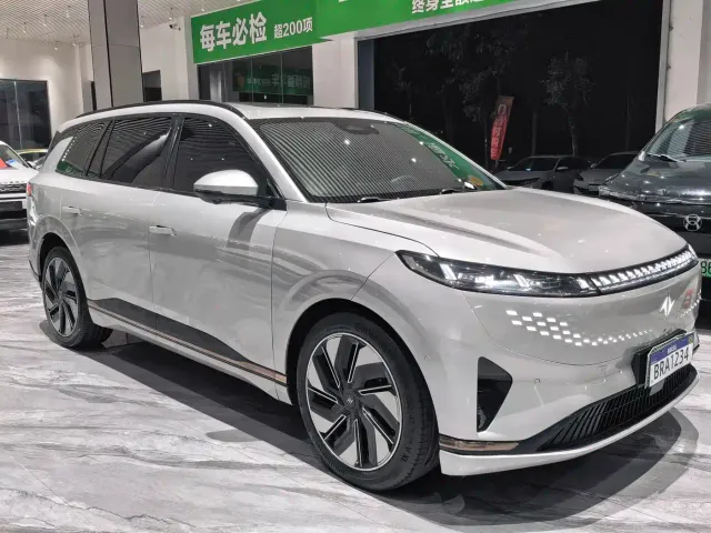 Dongfeng eπ 008 — Фото автомобиля 3