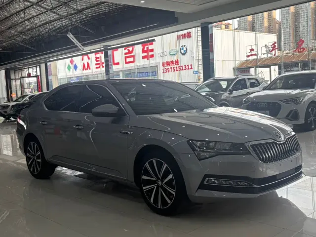 Skoda Superb — Фото автомобиля 3