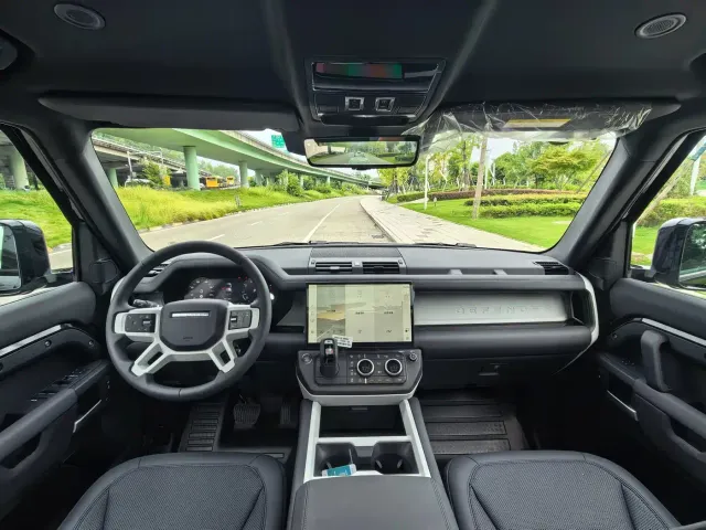 Land Rover Defender — Фото автомобиля 11