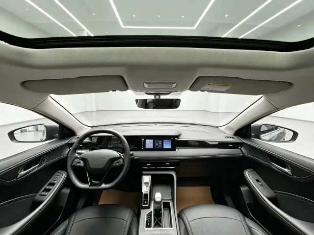 Roewe i5 — Фото автомобиля 9