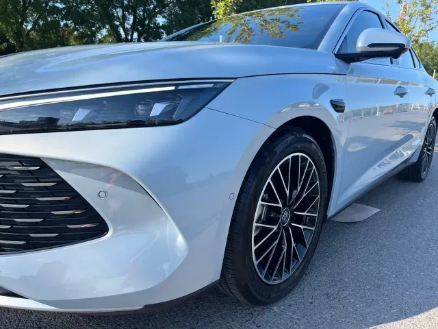 BYD Qin L — Фото автомобиля 4