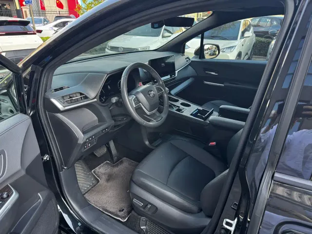 Toyota Sienna — Фото автомобиля 5