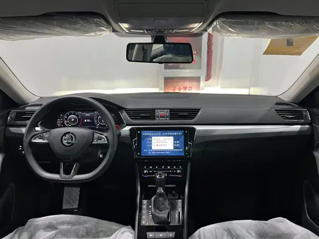 Skoda Superb — Фото автомобиля 12