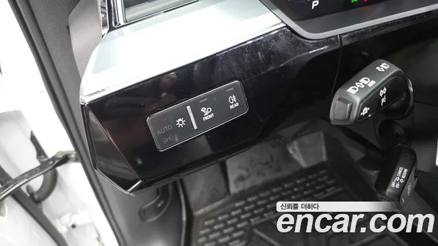 Audi e-tron — Фото автомобиля 24