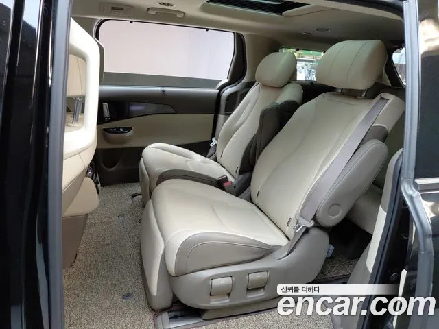 Kia Carnival Generation 4 — Фото автомобиля 18