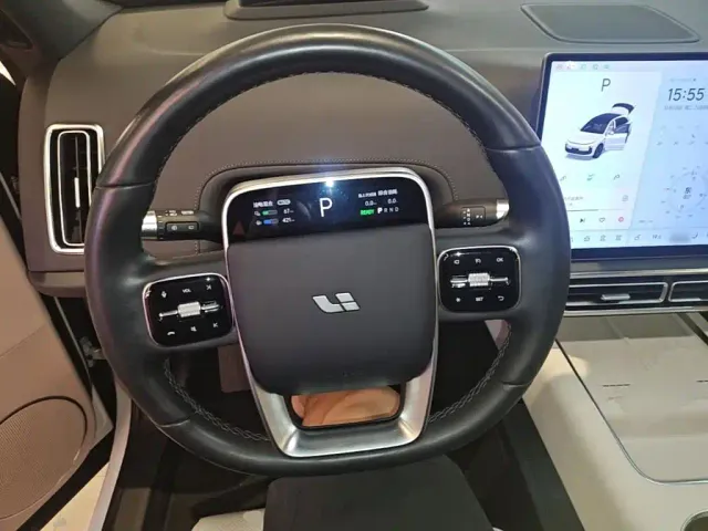 Li Auto L6 — Фото автомобиля 10