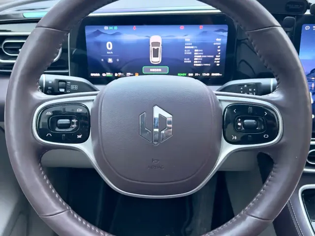 Leapmotor C11 — Фото автомобиля 12