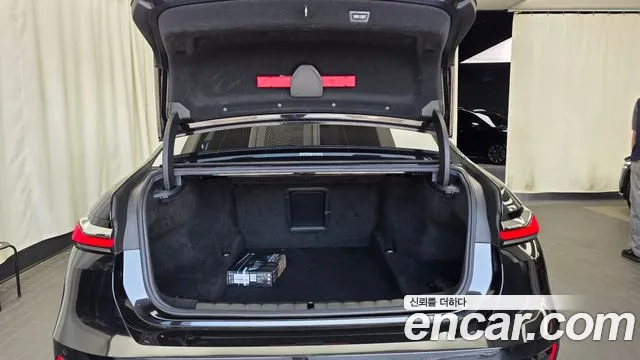 BMW 7 Series G70 — Фото автомобиля 20