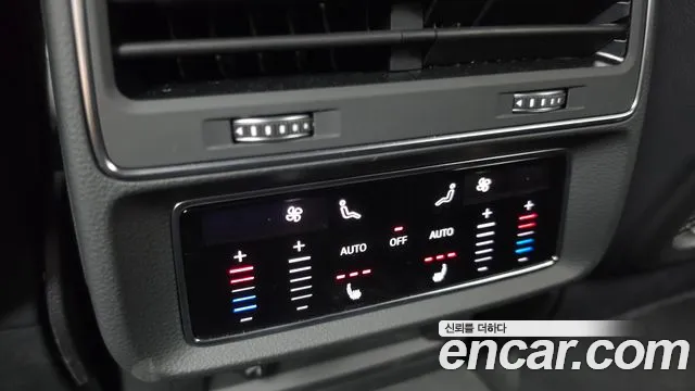 Audi Q8 55 TFSI quattro Premium — Фото автомобиля 17