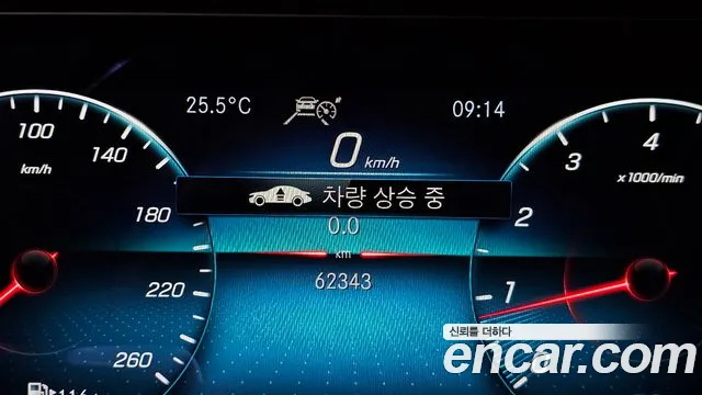 Mercedes-Benz E-Class — Фото автомобиля 23