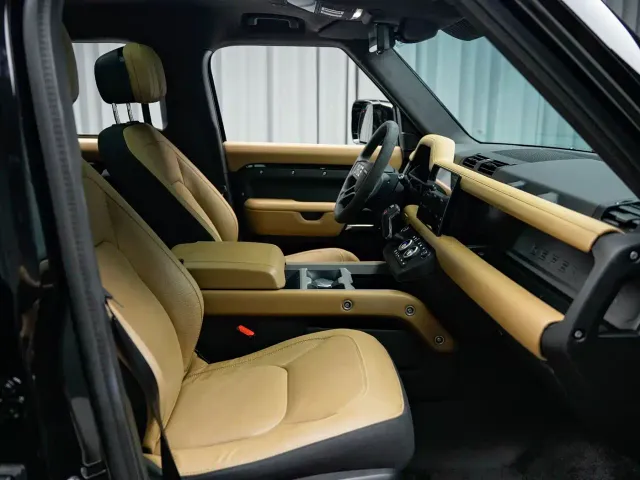 Land Rover Defender — Фото автомобиля 18