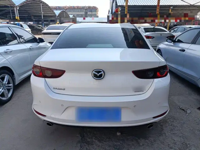Mazda Axela — Фото автомобиля 5