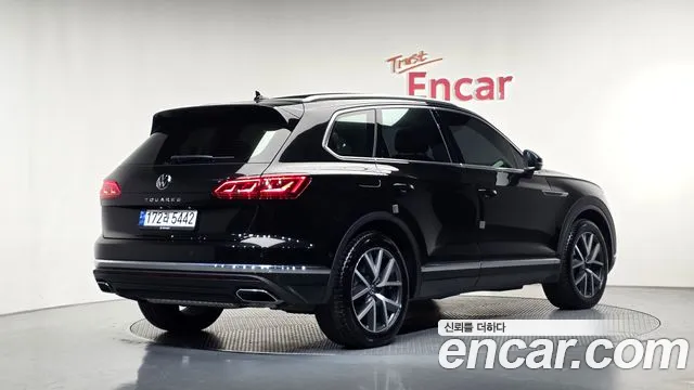 Volkswagen Touareg 3rd Gen — Фото автомобиля 2